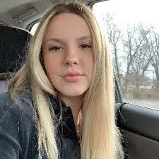 Veronica Winter's Instagram, Twitter & Facebook