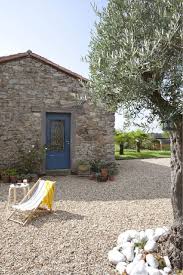 Jolie Decoration Campagne Moderne Grace A Une Belle Porte Alu Trendy Sur Decocrush Www Decocrush Fr Entree Campagne Style Cottage Cottage