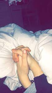 Das pärchen suchte zur sicherheit trotzdem einen arzt auf. 9 Couple Bilder Hand Halten Snapchat Handchen Haltendes Paar Susse Paar Bilder Paar Hande