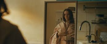 Follows a pious nurse who becomes dangerously obsessed with saving the soul of her dying patient. Fny7aj1mgxay5m