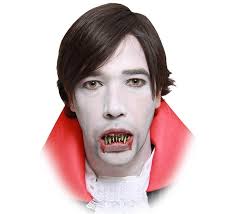 Avec ce dentier dents abimées, changez votre dentition et créez vous un sourire difforme et sale ! Dentier Loup Garou