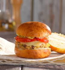 Les Buns Des Pains Extra Moelleux Pour Realiser Vos Hamburgers Maison Mon Fournil En 2020 Hamburger Maison Hamburgers Moelleux