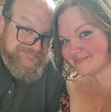 I want to get my nails done for the 4th of July with designs does anyone  have anyone good in mind? Inspo⬇️