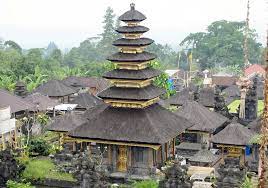 Contoh rumah adat yang selanjutnya adalah rumah adat aceh bernama krong bade atau rumoh aceh. Rumah Adat Di Kepulauan Nusa Tenggara Ada Rumah Adat Bali Rumah Adat Ntb Dan Rumah Adat Ntt Berita Diy