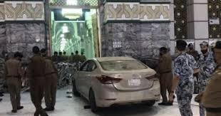 الحرم منهم ، وبالفعل تم هذا الأمر واستطاعت قوات الأمن السعودية يوم 14 محرم من الدخول بمساعدة فرنسية مصرية وكان دور القوات المصرية في القيام بقنص المراقبين المسلحين على الأبراج واقتحمت القوات الحرم وأنهت الموقف في مدة. Ù„Ù„Ø¨ÙŠØª Ø±Ø¨ ÙŠØ­Ù…ÙŠÙ‡ ØªÙØ§ØµÙŠÙ„ Ø­Ø§Ø¯Ø«Ø© Ø§Ù„Ø­Ø±Ù… Ø§Ù„Ù…ÙƒÙŠ ÙÙŠØ¯ÙŠÙˆ Ø§Ù„ÙŠÙˆÙ… Ø§Ù„Ø³Ø§Ø¨Ø¹
