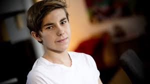 14-årige Daniel vann surftävling i vinterstorm