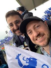 Westfalias Goldkehlchen BA freut sich űber den Nichtabstieg der ^60er Lőwen  ! Ich hingegen finde es schade das es die Fortuna aus Kőln erwischt hat !  So sympathische Fans