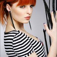 Anna Bee's Instagram, Twitter & Facebook