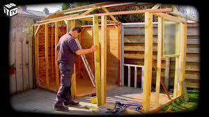 Contrairement aux mobiliers du salon qui peuvent être fabriqués en cuire, tissu, laine etc…, ceux du jardin sont souvent conçus en bois, métal, résine. Mon Abri De Jardin Youtube