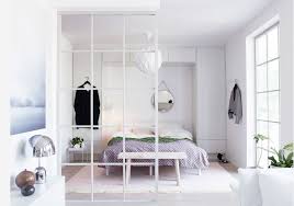 La camera da letto è sicuramente uno degli ambienti della casa più complessi da progettare e dunque da arredare.a maggior ragione se la camera in questione è di dimensioni ridotte.difatti, non tutti abbiamo la fortuna di trovare sempre la casa perfetta per le proprie esigenze, e molto spesso bisogna accontentarsi di ciò che abbiamo. Camera Da Letto Piccola Come Arredarla Idealista News