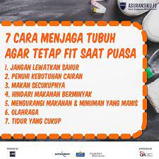 Cara Menjaga Tubuh Agar Tetap Fit Saat Puasa Sumber Hellosehat Com Berbuka Menu Sahur Makanan Ramadhan Puasa Infographic Tr Tubuh Kerohanian Makanan
