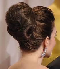Kate Middleton Is The Queen Of This Chic Hairstyle Uzun Sac Sac Sekilleri Topuz Sac Modelleri