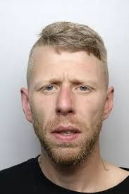 Bungling gang of burglars caught when one of them ordered burger in middle  of a raid