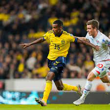 In the game fifa 21 his overall rating is 79. Alexander Isak Fc Barcelona Ist Am Ehemaligen Bvb Star Interessiert Bvb