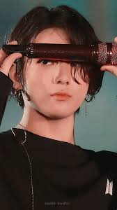 With trimmed locks, shorter sideburns and a fringe, many felt that he had lost a few years. Jungkook Long Hair On Tumblr