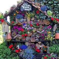 Insektenhotel Aufstellen Der Ideale Standort Bienenfreundlicher Garten Bug Hotel Und Insektenhotel
