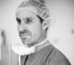 Aquí en el #fblive de hoy con el dr luis inzunza de urgencia, entregamos las recomendaciones. Dr Cristian Arriagada No Hay Cirugias Que Borren Una Cicatriz Revista Velvet