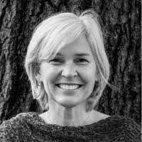 Lara Ramsey's Instagram, Twitter & Facebook