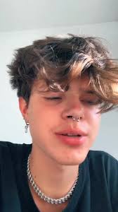 My acne looks bad in this >:( @itssissysheridan