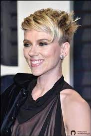 She is the world's most generously compensated entertainer, has shown up in the forbes celebrity 100 and is the beneficiary of a few honors, including a tony award and a british academy film award. Die 30 Besten Scarlett Johansson Kurzhaarfrisuren Frisuren Kurzhaarfrisuren Trendfrisuren
