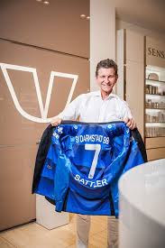 Dr Gerhard Sattler Mit Seinem Trikot Jackett De Von Darmstadt 98 Trikot Jackett Sakko