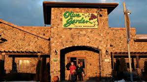 Today, the olive garden family of 800+ restaurants is evolving the brand with our customers' favorites in mind. Olive Garden Owner Darden Boosts Outlook As Sales Rise Financial Times