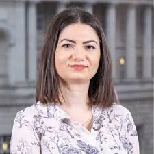 And then there was one …… Well it was my assistant Monika Adamkov's last  day today having worked with me for over 2 years which means there's just  me left from my