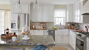 Kitchen cabinets are a lowe's mainstay and we're proud to offer a wide selection from kraftmaid and imprezza with unique hardware and features! Designer Look Kitchen Ideas