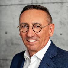 Chris Leader's Instagram, Twitter & Facebook