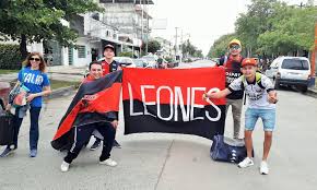 Los empleados de colón de santa fe estaban de paro por deudas y no recibieron aguinaldo. Https Www Xn Lamaanaonline Lkb Com Ar Noticia 34426 Esperan Desde Hoy El Cruce De Unos 35 Mil Hinchas De Coln De Santa Fe Hacia Paraguay