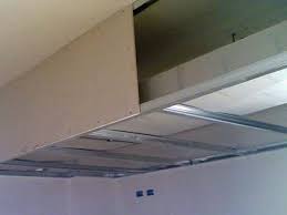 Realizzati con struttura metallica in lamiera zincata e montaggio dei pannelli in cartongesso, successiva stuccatura dei giunti ed inserimento del nastro a rete coprigiunto autoadesivo in fibra di vetro. Controsoffitti Cartongesso Parma Vendita Lastre Pannelli Controsoffittature Pareti Fonoassorbenti Montanti Tramezzi Prezzi