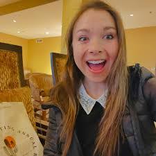 Ashlee Nelson's Instagram, Twitter & Facebook