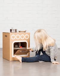 Une Cuisine Diy Pour Les Enfants Shake My Blog Toy Kitchen Cardboard Kitchen Eco Friendly Christmas Gifts