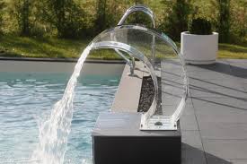 Klar Und Transparentes Design Die Tropic Schwalldusche Schwimmbad Schwalldusche Schwimmbader Design