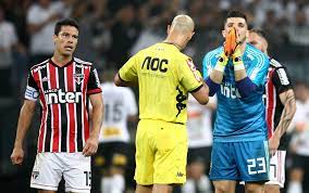 Tiago luis volpi (born 19 december 1990) is a brazilian professional footballer who plays as a goalkeeper for são paulo fc. Tiago Volpi Do Sao Paulo Ataca Arbitro Por Suposta Falta De Love No Segundo Gol Do Corinthians Sao Paulo Ge