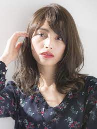 小顔に見える髪型30選 ボブ ミディアムの人気ヘアスタイルをプロが解説 髪型 ボブ 小顔 髪型 ボブ