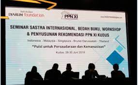 Persaudaraan menjadi dasar untuk memajukan peradaban. Seminar Sastra Internasional Karena Puisi Putih 2