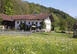 Direkt am ufer des bodensees, umgeben von grünen wiesen und obstbäumen, finden sie unseren familiengeführten ferienhof direkt am bodenseerundwanderweg…. Ferienwohnung Ranesberger Monteurzimmer In Wasserburg Am Inn 83512 Attlerau