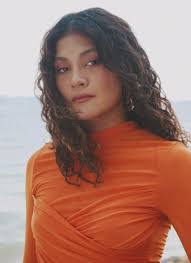 Kiana Hobbs's Instagram, Twitter & Facebook