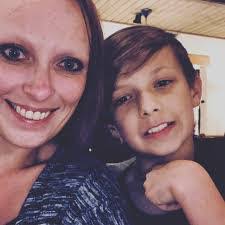 Lori Booth's Instagram, Twitter & Facebook