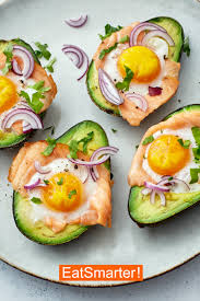 Protein Fruhstuck Avocado Mit Lachs Und Eiern Eat Smarter Protein Fruhstuck Gefullte Avocado Avocado Ei