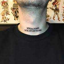 Tatuajes Pequenos Para Cuello Hombre 2021 Modaellos Com Tatuaje en el cuello de la muerte para los mas rockeros, este tatuaje no puede faltar, asi que si eres amante del heavy metal, esto puede ser ideal para ti. tatuajes pequenos para cuello hombre