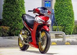 Modifikasi supra x 125 ada banyak sekali motor bebek yang dipasarkan di indonesia dan salah satunya adalah honda supra x 125. Keluarga Honda Supra Jadi Lebih Keren Setelah Kena Modif Kaki Kakinya Gridoto Com