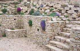 La Pierre Seche Amenagement Jardin Piscine Et Jardin Mur Pierre Seche
