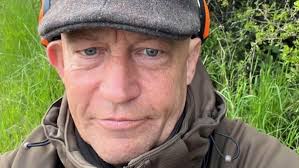 Jæger fandt tre halshuggede rådyr i vejkant: