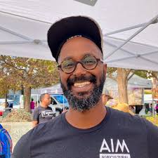 🌟Celebrating 25 years at Oakland's Grand Lake Farmer's Market!  🎉@aginstituteofmarin sharing a joyful quarter-century of market memories.  Many thanks to farmer Javier Ledesma @ledesma_farm19 for growing and  sharing over 100 different fruits
