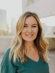 Kim Zinn's Instagram, Twitter & Facebook