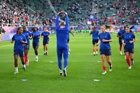 Bleues et Brassard Arc-en-Ciel: Le Grand Débat! 🏳️‍🌈⚽
