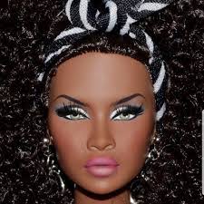 Monique Edmonds's Instagram, Twitter & Facebook