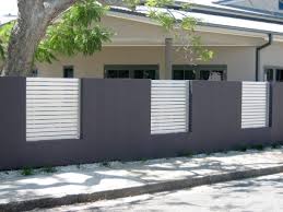 Desain pagar ukuran dan material harus disesuaikan agar tampilan rumah tak hanya menarik tapi juga tetap mempertahankan. 10 Inspirasi Besi Hollow Untuk Kesan Mewah Pada Rumah Rumah Com